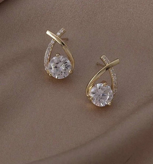 Boucles d'oreilles élégantes en or avec cristaux étincelants