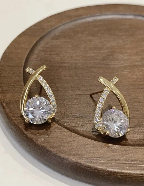 Boucles d'oreilles élégantes en or avec cristaux étincelants