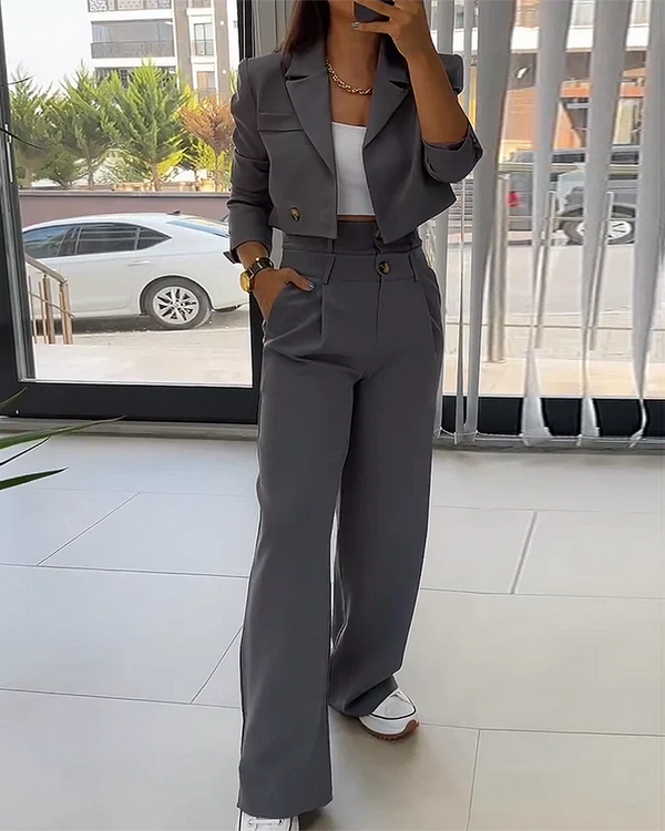 Ensemble féminin de blazer et pantalon - tenue de bureau grise sur mesure