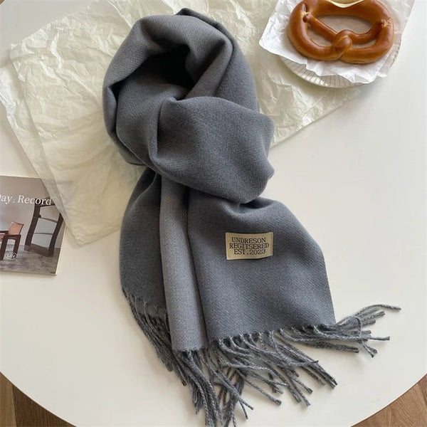 Écharpe en laine de premium - foulard doux pour femmes avec détails à franges