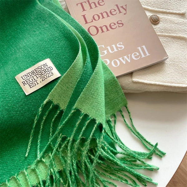 Écharpe en laine de premium - foulard doux pour femmes avec détails à franges