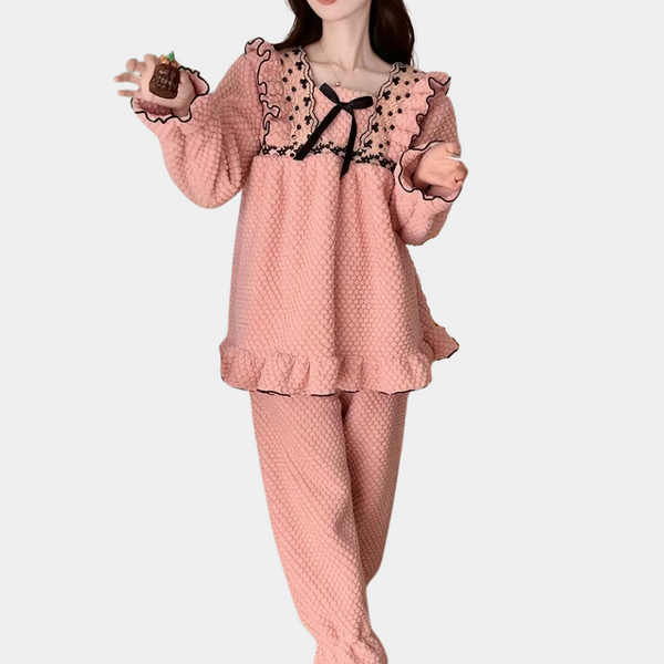 Ensemble de pyjama en rose flou - loungewear élégante avec volants