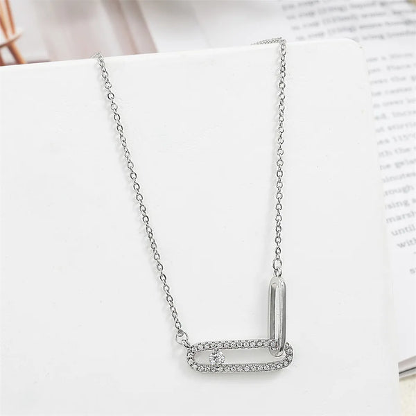 Collier féminin avec strass mobiles - pendentif ovale élégant pour vos soirées