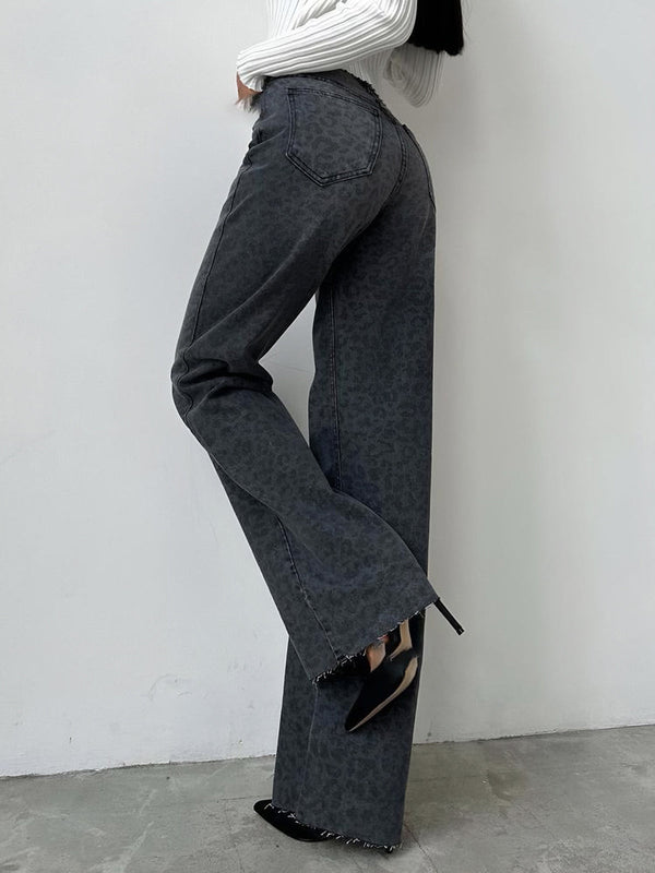 Jeans en denim gris à imprimé léopard - élégants pantalons flare pour femmes