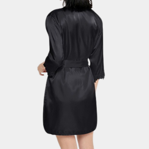 Robe en satin - loungewear élégante pour dames avec détails en dentelle