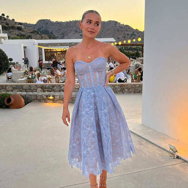 Robe midi avec corset et détails en dentelle - tenue sophistiquée pour les soirées