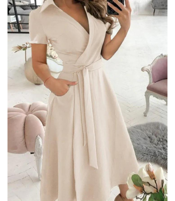 Robe midi enroulée - robe verte sophistiquée avec ceinture nouée