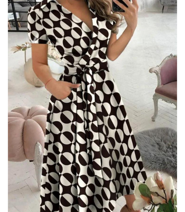 Robe midi enroulée - robe verte sophistiquée avec ceinture nouée