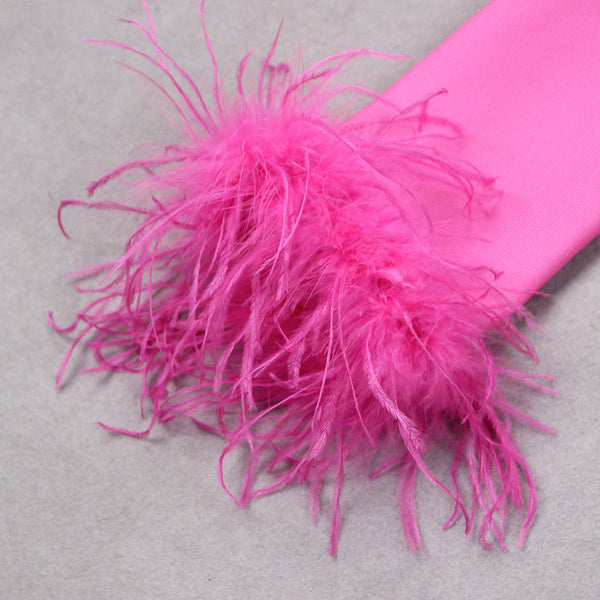 Robe mini ajustée - robe à manches longues avec détails en plumes