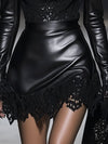 Robe mini élégante - robe en simili cuir noir avec panneaux en dentelle et manches longues