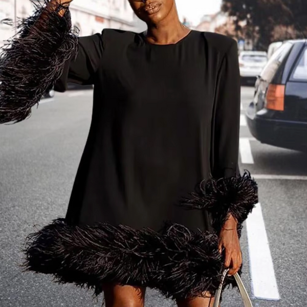 Robe noire avec plumetis - élégante tenue de cocktail pour femmes