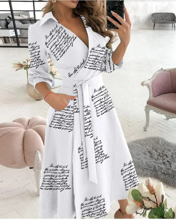 Robe portefeuille à imprimé papillon - une tenue élégante pour toutes les occasions
