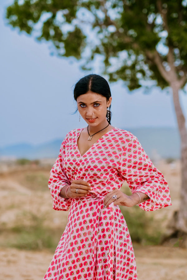 Robe portefeuille - fleurie rose pour femmes