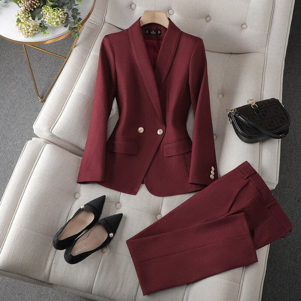 Ensemble blazer et pantalon pour femme - élégance sobre pour le bureau