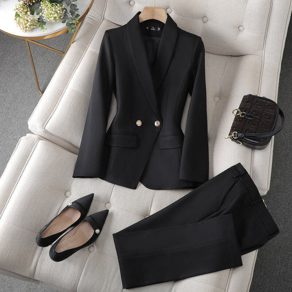 Ensemble blazer et pantalon pour femme - élégance sobre pour le bureau