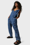 Salopette en denim pour femme - style utilitaire casual, coupe décontractée avec poches pour un usage quotidien