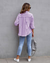 Veste en jean femme - couche décontractée avec détails effilochés pour un style polyvalent au quotidien