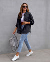 Veste en jean femme - couche décontractée avec détails effilochés pour un style polyvalent au quotidien