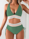 Ensemble de bikini vert en 2 pièces - haut en v avec bas taille haute