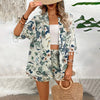 Ensemble floral pour femmes en 2 pièces - short vert d'été et gilet ouvert élégant