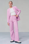 Ensemble tailleur femme : blazer et pantalon - look professionnel raffiné