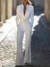 Combinaison féminine cintrée avec ceinture en blanc élégant - tenue chic pour le bureau et les événements sophistiqués