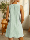 Robe chemise rayée sans manches avec poches – tenue d'été légère pour les journées décontractées