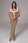 Robe maxi femme avec détail nœud - tenue d'été élégante pour les occasions spéciales
