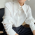 Chemisier en satin pour femmes - blouse élégante à manches longues avec col moderne et poignets boutonnés