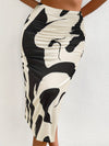 Jupe midi à motif abstrait - design élégant qui met en valeur la silhouette féminine