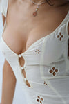 Robe midi féminine à fleurs brodées blanche - style chic pour le jour et le soir