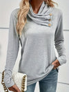 T-shirt long à manches longues pour femmes avec col drapé - gris clair, chic et décontracté au quotidien avec détail de boutons
