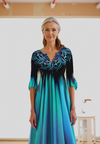 Robe midi femme élégante dégradé bleu avec manches 3/4 - design floral chic pour les occasions spéciales
