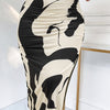 Jupe midi à motif abstrait - design élégant qui met en valeur la silhouette féminine