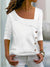 Blouse élégante à manches longues pour femmes, décolleté asymétrique - tenue de bureau chic en blanc avec détails boutonnés