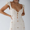 Robe midi féminine à fleurs brodées blanche - style chic pour le jour et le soir