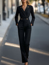 Combinaison cintrée femme avec accents dorés - élégance au bureau en noir