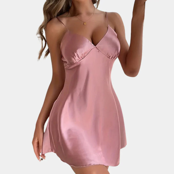 Nuisette satinée pour femmes en tissu douillet - loungewear élégante pour des nuits stylées