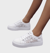 Sneakers basses femmes - chaussures décontractées blanches en toile à lacets