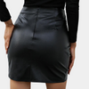 Jupe mini en cuir pour femmes - design froncé chic en noir pour un style décontracté