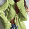 Cardigan rayé pour femmes avec décolleté en v élégant et manches évasées - superposition légère pour le casual et le bureau