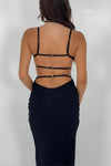 Robe de soirée coupe échancrée en noir élégant - mode chic sans manches