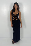 Robe de soirée coupe échancrée en noir élégant - mode chic sans manches