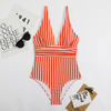 Maillot de bain une pièce élégant pour femmes - design rayé chic pour la plage et la piscine