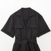 Salopette femme décontractée à manches courtes ceinturée en gris - tenue d'été élégante avec poches pratiques
