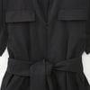 Salopette femme décontractée à manches courtes ceinturée en gris - tenue d'été élégante avec poches pratiques