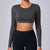 Top court à manches longues pour femmes - activewear tendance pour le fitness et le quotidien