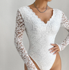 Body en dentelle pour femmes au design élégant en v - un haut polyvalent pour les soirées et les occasions décontractées