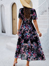 Robe maxi fleurie pour femmes - élégante robe d'été à manches courtes, tissu léger pour des sorties décontractées