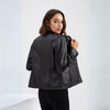 Veste en cuir pour femmes au design soigné - veste zippée chic avec des détails raffinés